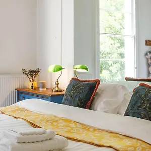 Yellow Door Apartment Cheltenham